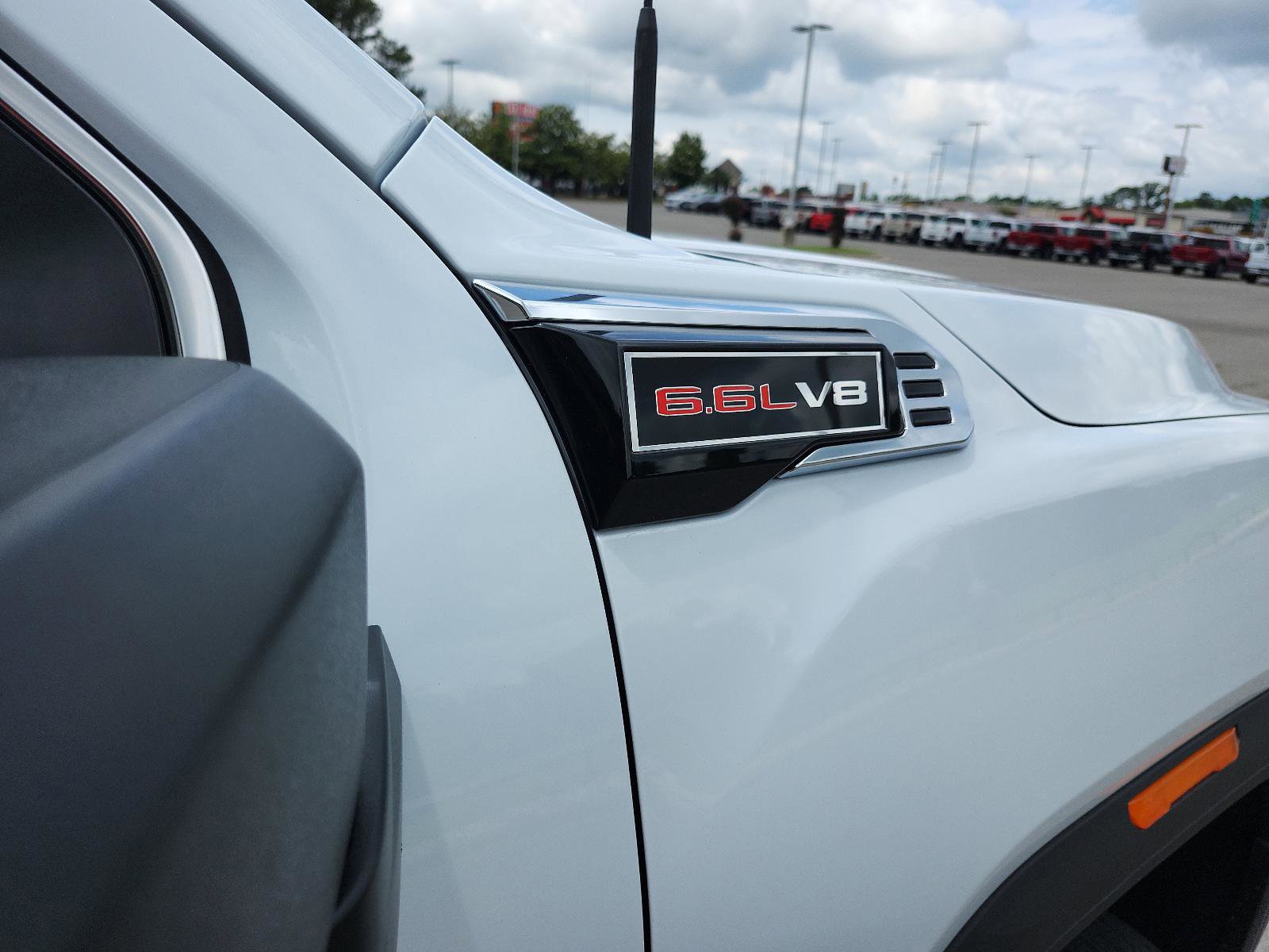 New 2026 GMC Sierra 2500 SLT w/ SLT Premium Package AWD/4WD image 8