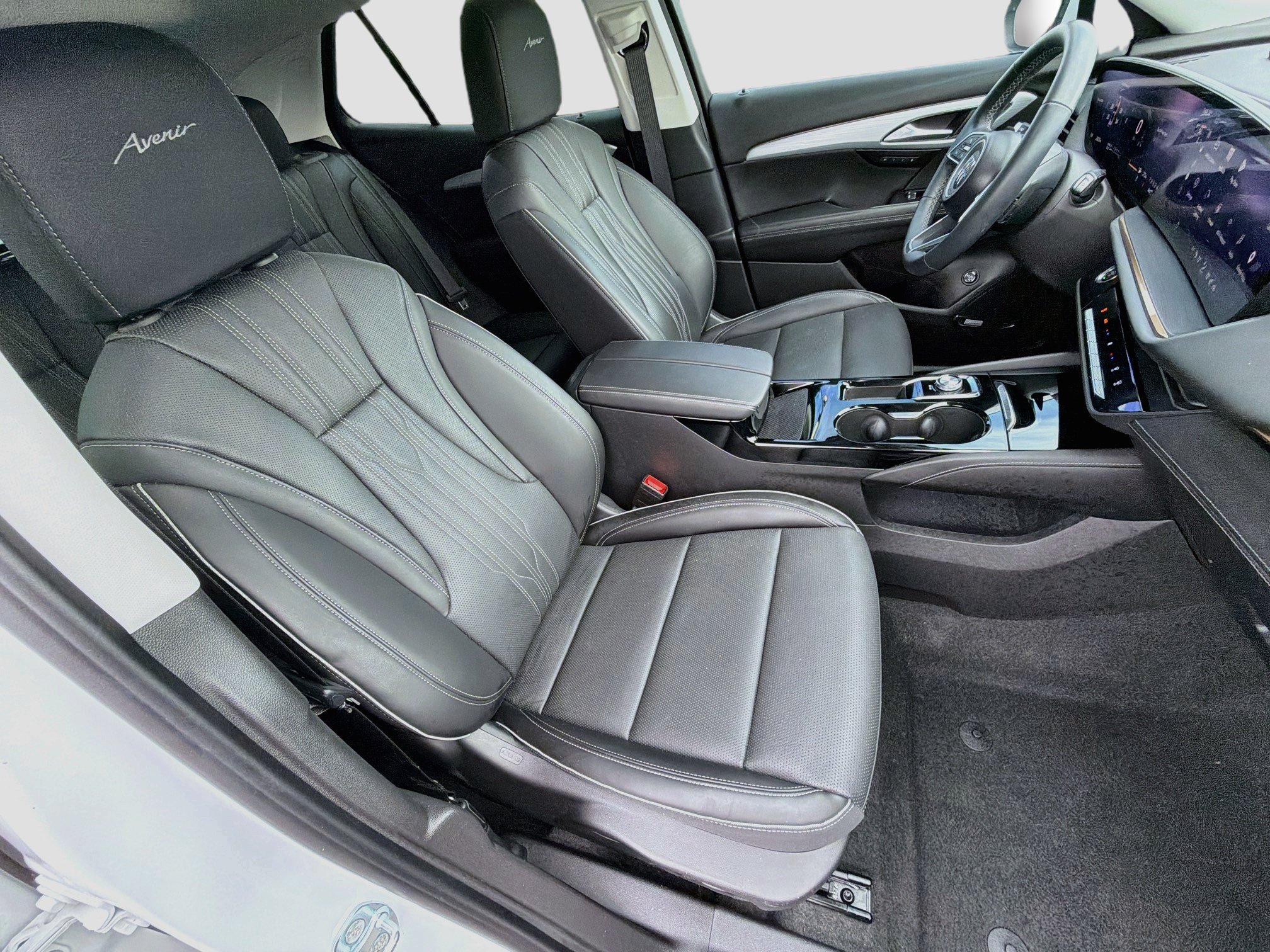 Used 2024 Buick Envision Avenir AWD/4WD image 30