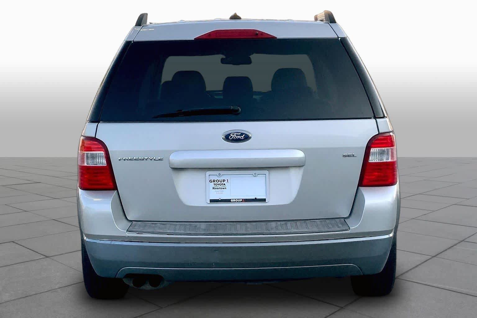 Used 2007 Ford Freestyle SEL FWD image 4