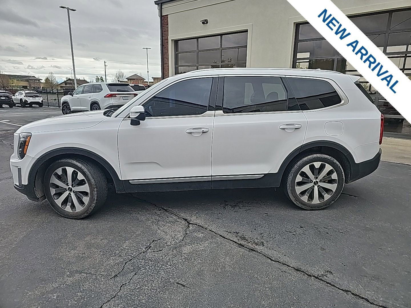 Used 2022 Kia Telluride S FWD image 4