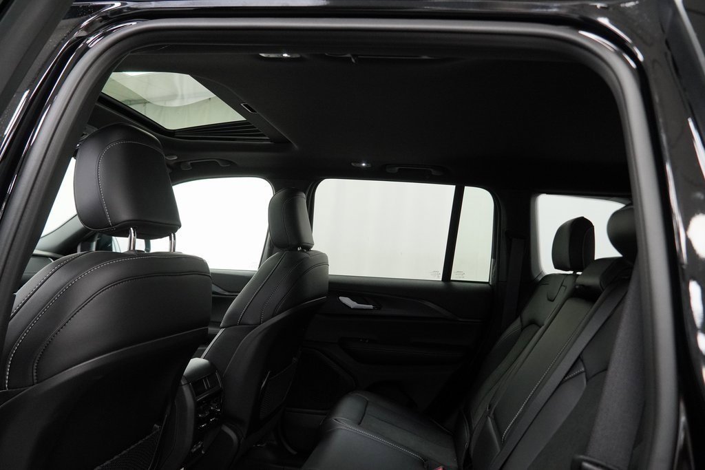 New 2025 Jeep Grand Cherokee Altitude image 18