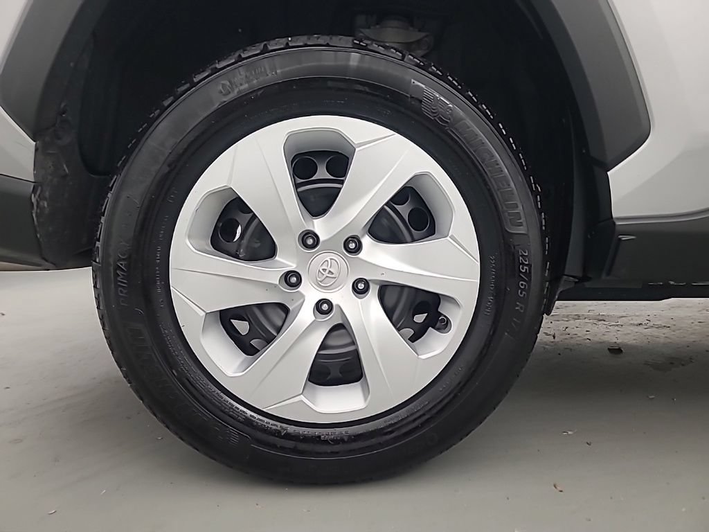 Used 2025 Toyota RAV4 LE FWD image 11