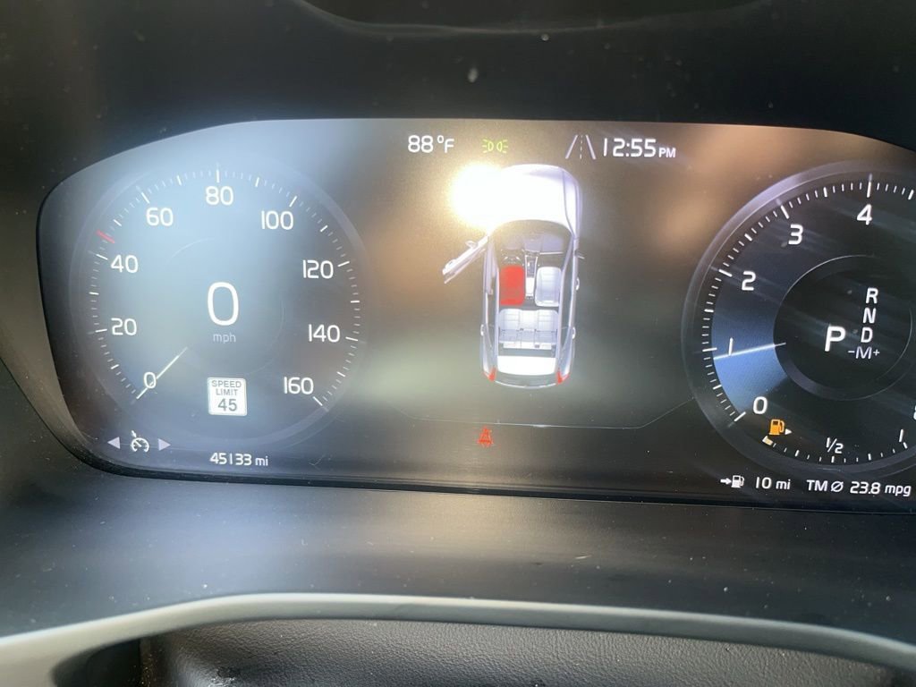 Used 2021 Volvo XC40 T5 R-Design w/ Climate Package image 6