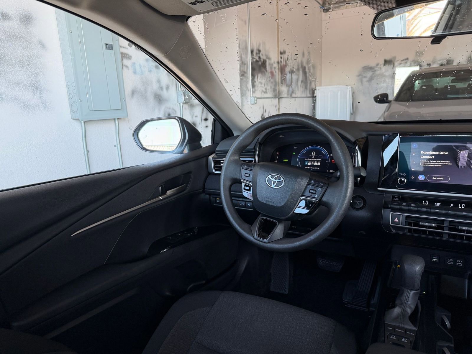 Used 2025 Toyota Camry LE image 33