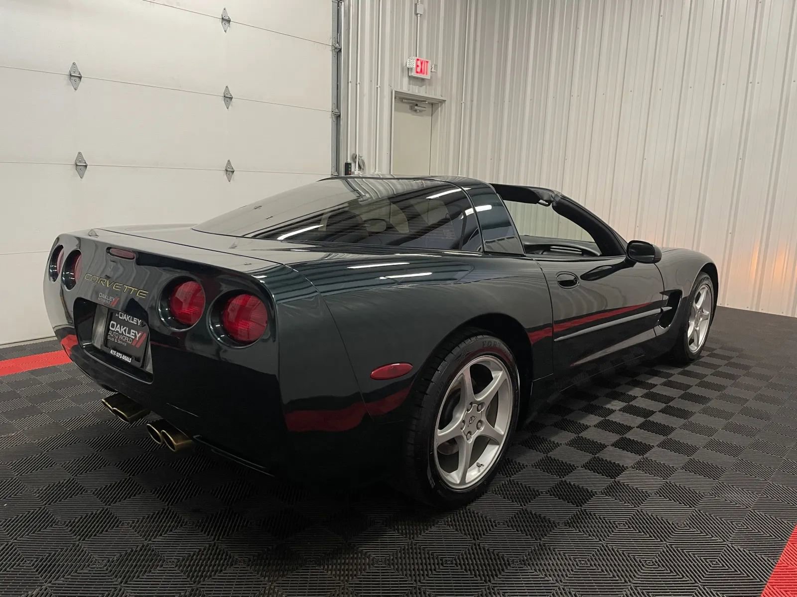 Used 2000 Chevrolet Corvette Coupe w/ Roof Pkg RWD image 3