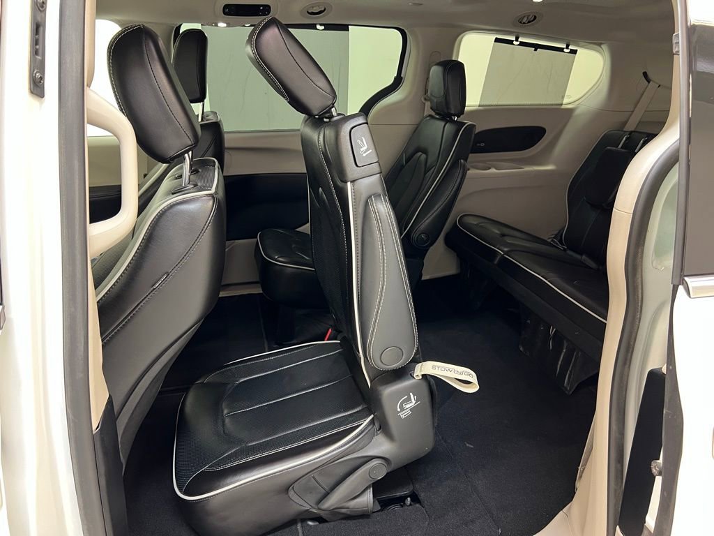 Used 2023 Chrysler Pacifica Limited image 30