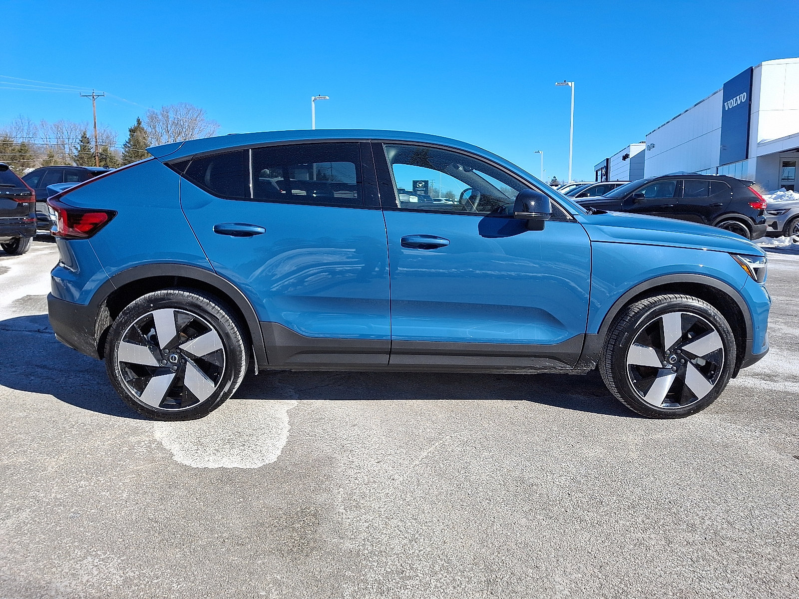 Certified 2023 Volvo C40 P8 Recharge Ultimate image 7