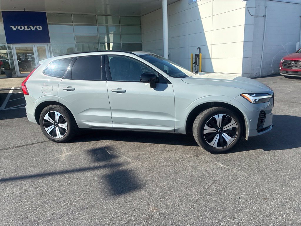 Used 2025 Volvo XC60 T8 Plus w/ Protection Package Premier AWD/4WD image 3