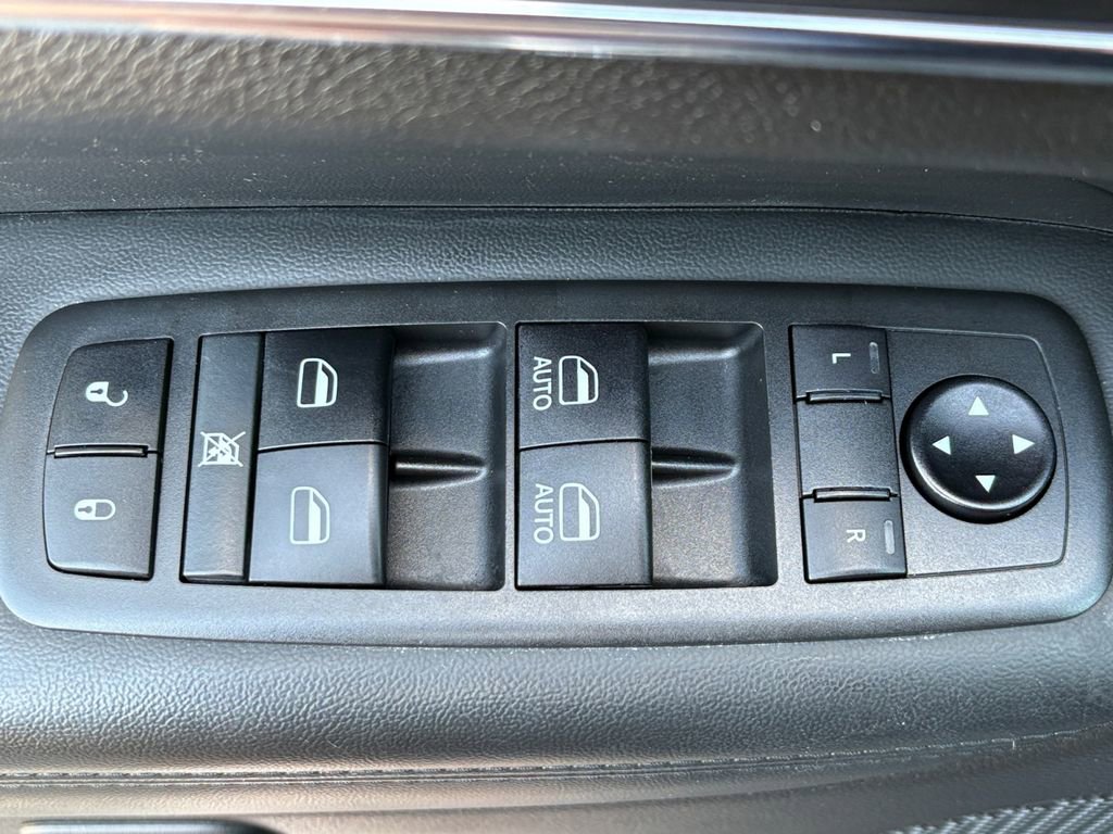 Used 2021 Jeep Grand Cherokee Limited w/ Sun & Sound Group image 14