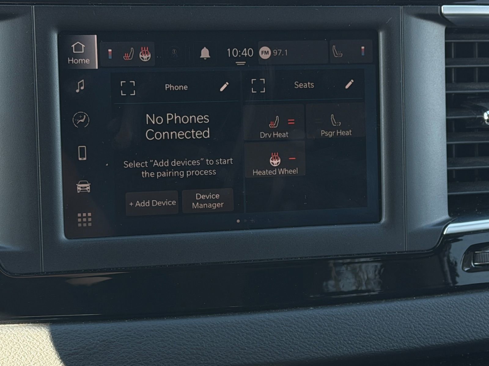 Used 2023 Chrysler Voyager LX image 28