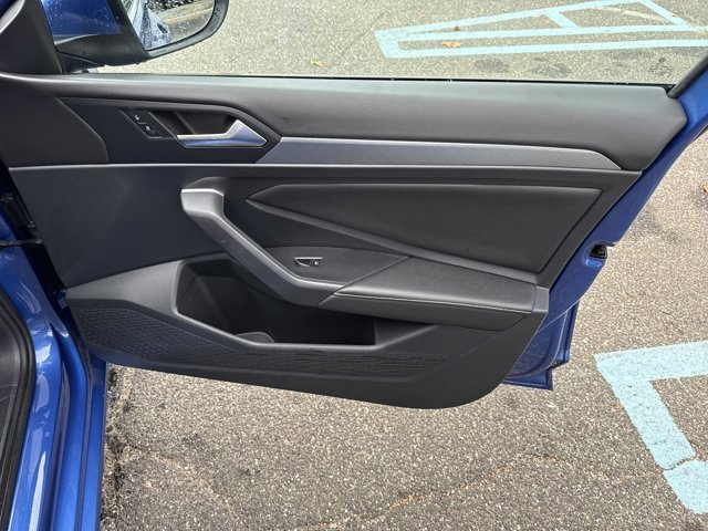 Used 2022 Volkswagen Jetta SE image 36