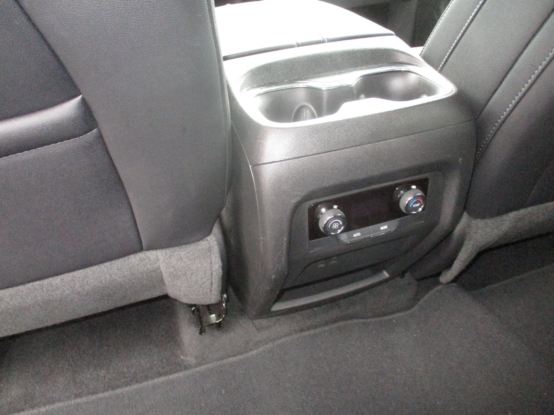 Certified 2025 Chevrolet Traverse LT image 12