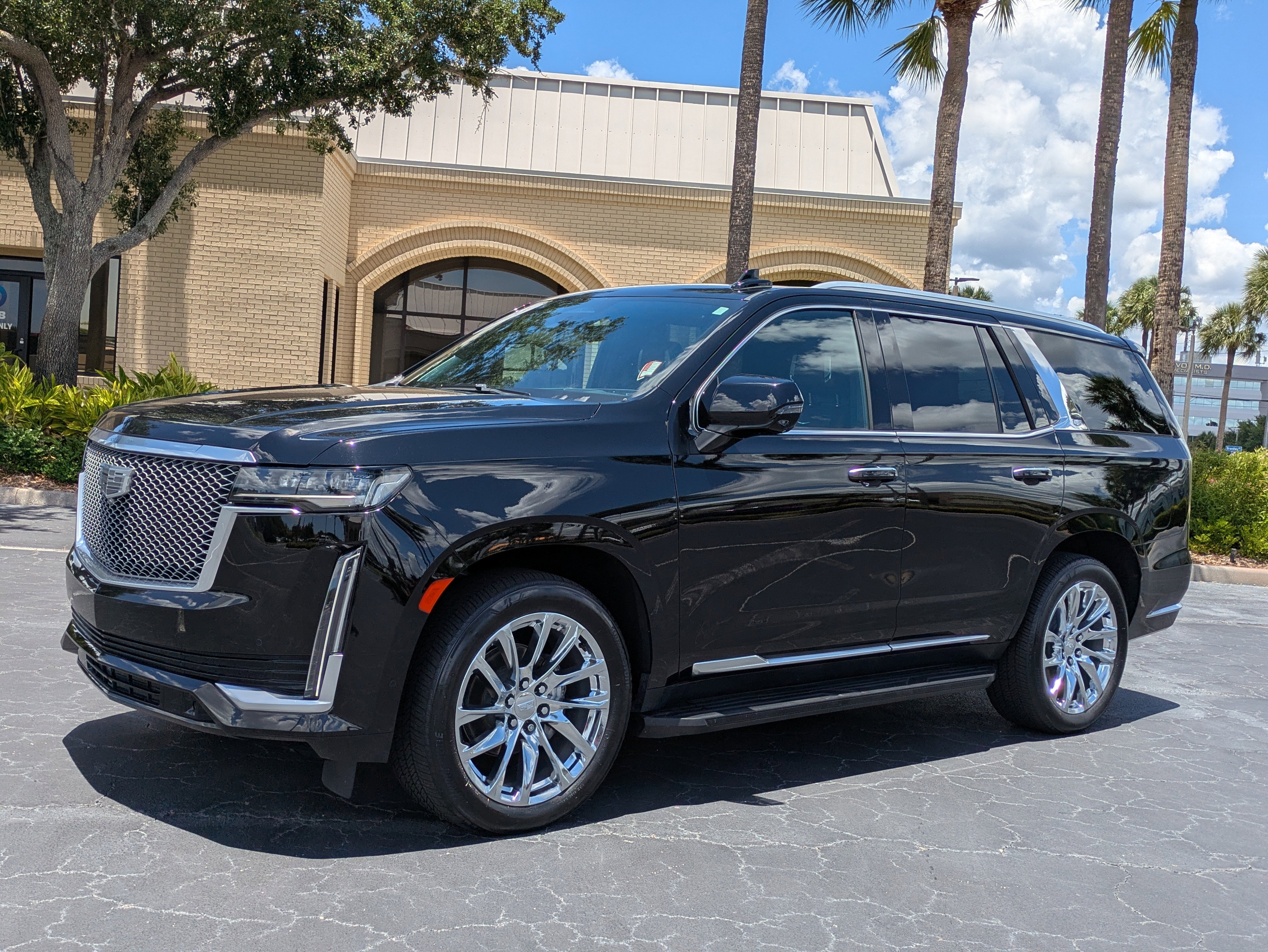 Used 2023 Cadillac Escalade Premium Luxury Platinum w/ LPO, Radiant Package AWD/4WD image 2
