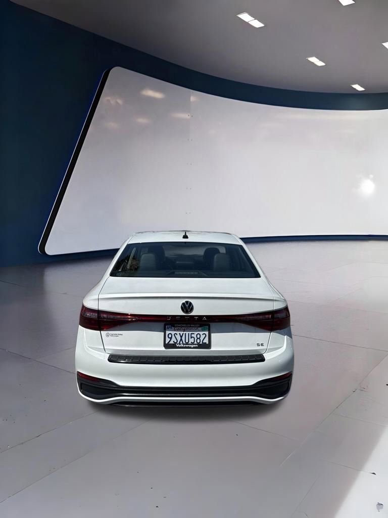 Used 2025 Volkswagen Jetta SE w/ Sunroof Package FWD image 3