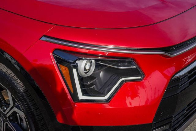 Certified 2023 Kia Niro EX Touring image 10