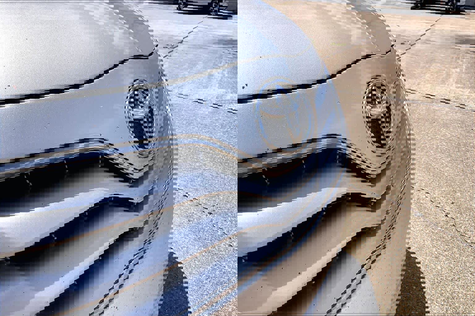 Used 2010 Toyota Camry LE FWD image 28