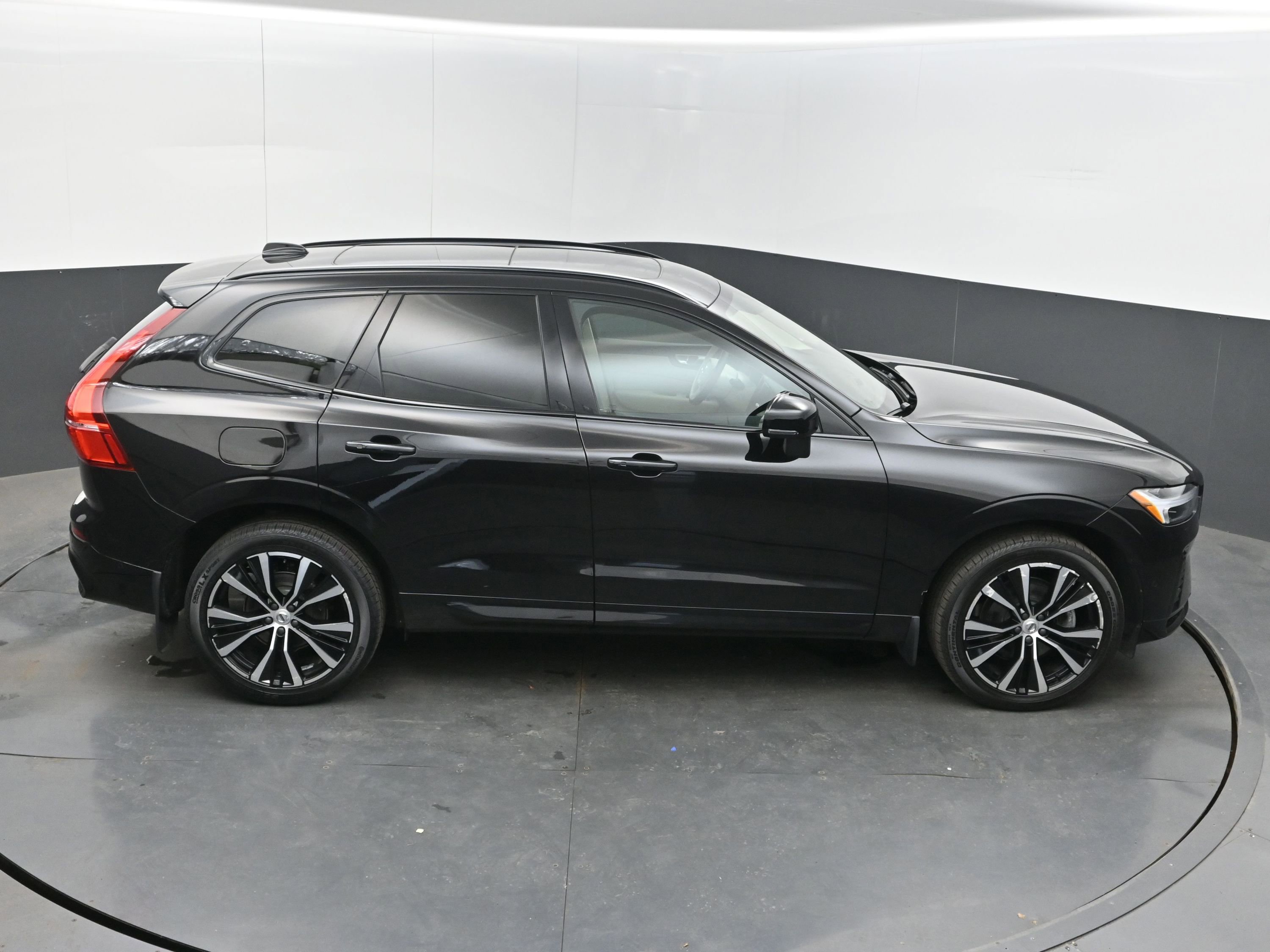 Used 2023 Volvo XC60 B5 Plus w/ Climate Package image 36