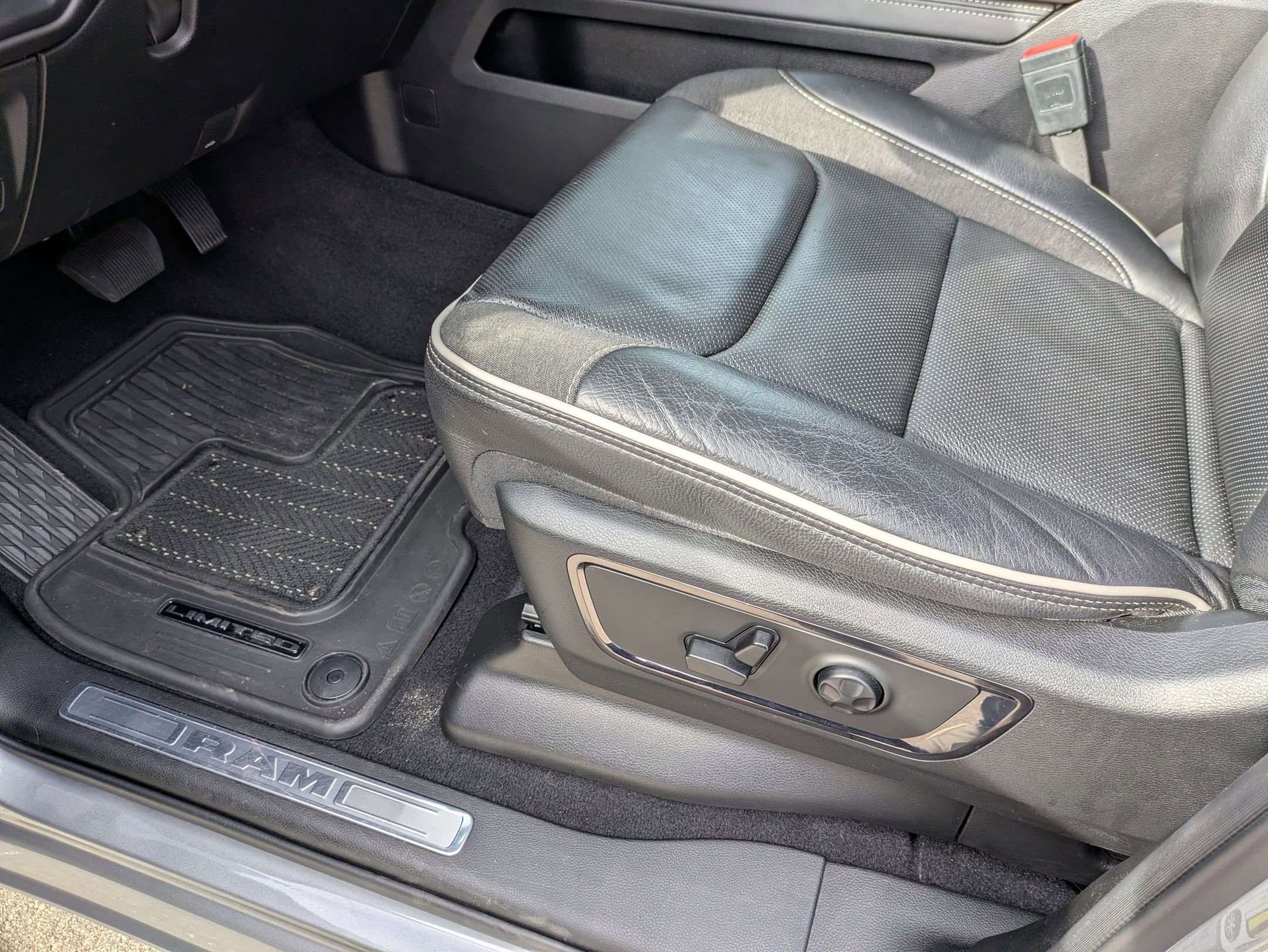 Used 2025 RAM 1500 Limited image 13