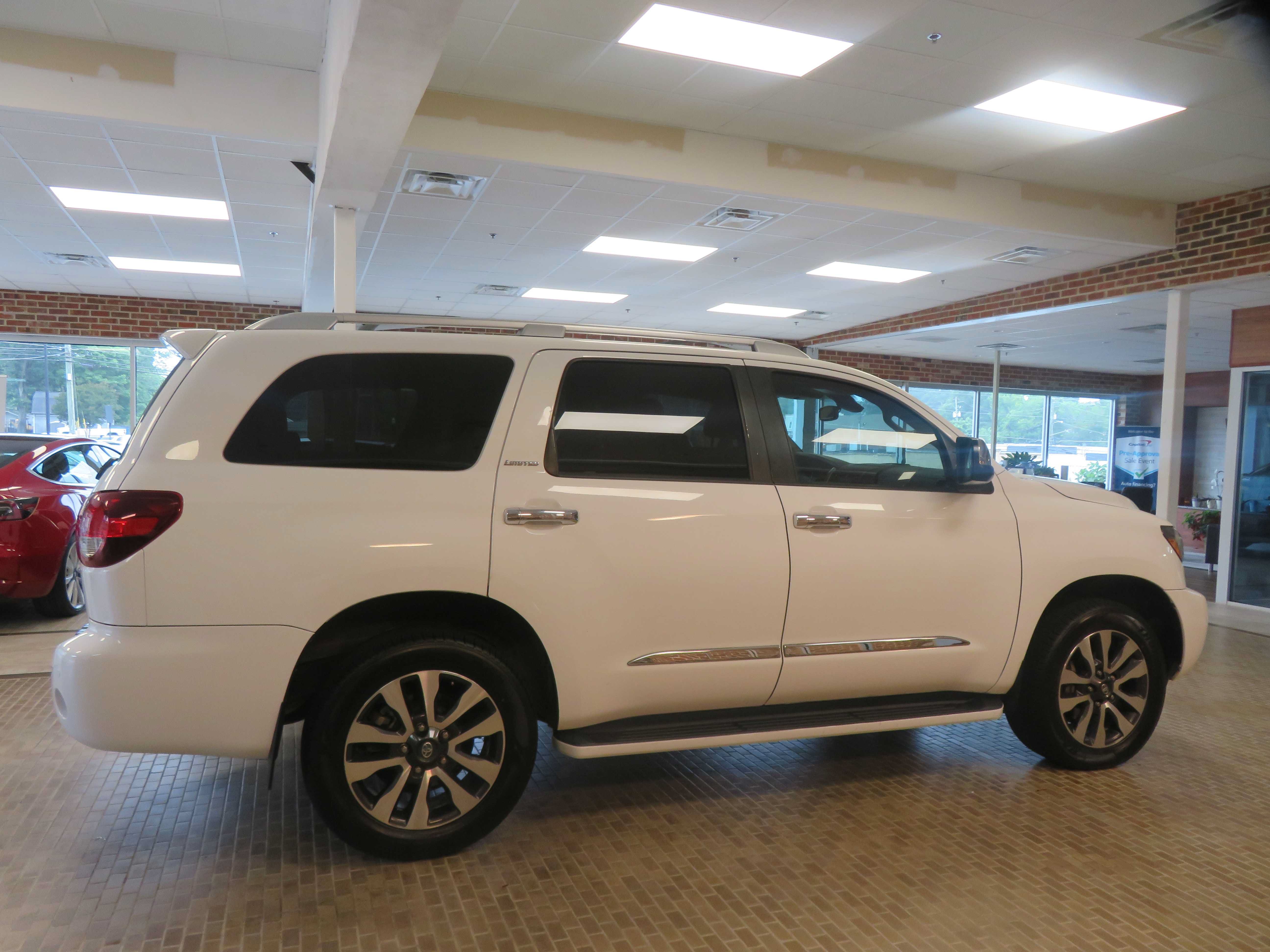 Used 2018 Toyota Sequoia Limited w/ Safety & Convenience Package AWD/4WD image 76