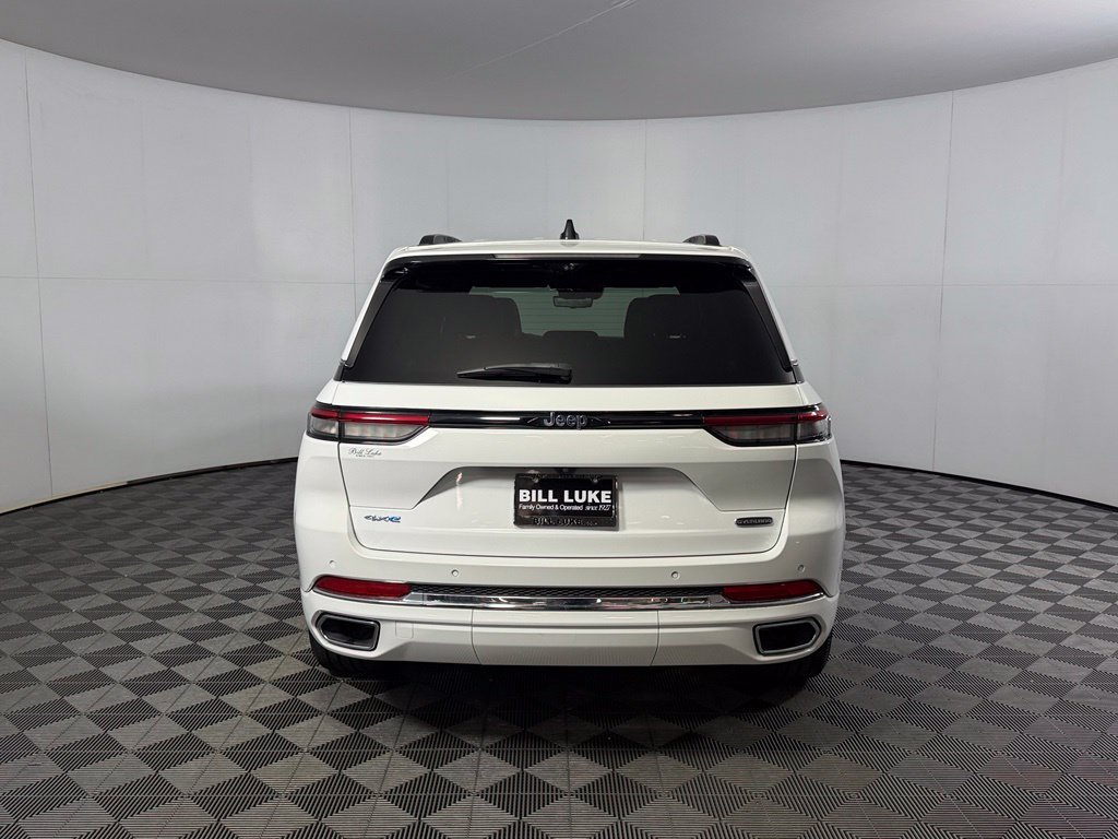 Certified 2022 Jeep Grand Cherokee Overland w/ Advanced Protech Group III AWD/4WD image 8