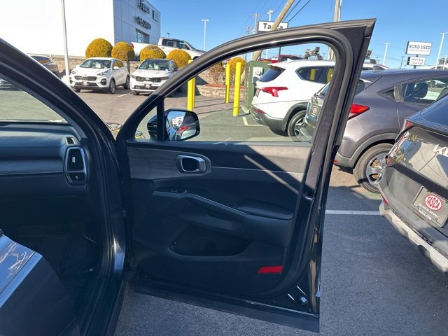 Used 2023 Kia Sorento S w/ Panoramic Sunroof Package image 38