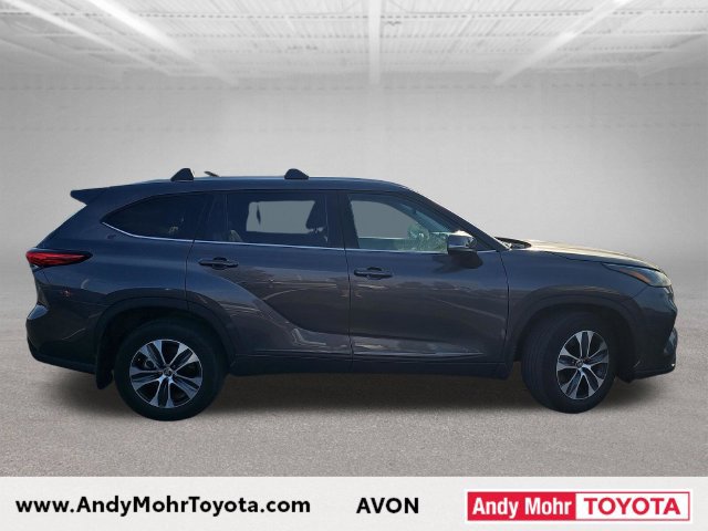 Used 2022 Toyota Highlander XLE AWD/4WD image 8
