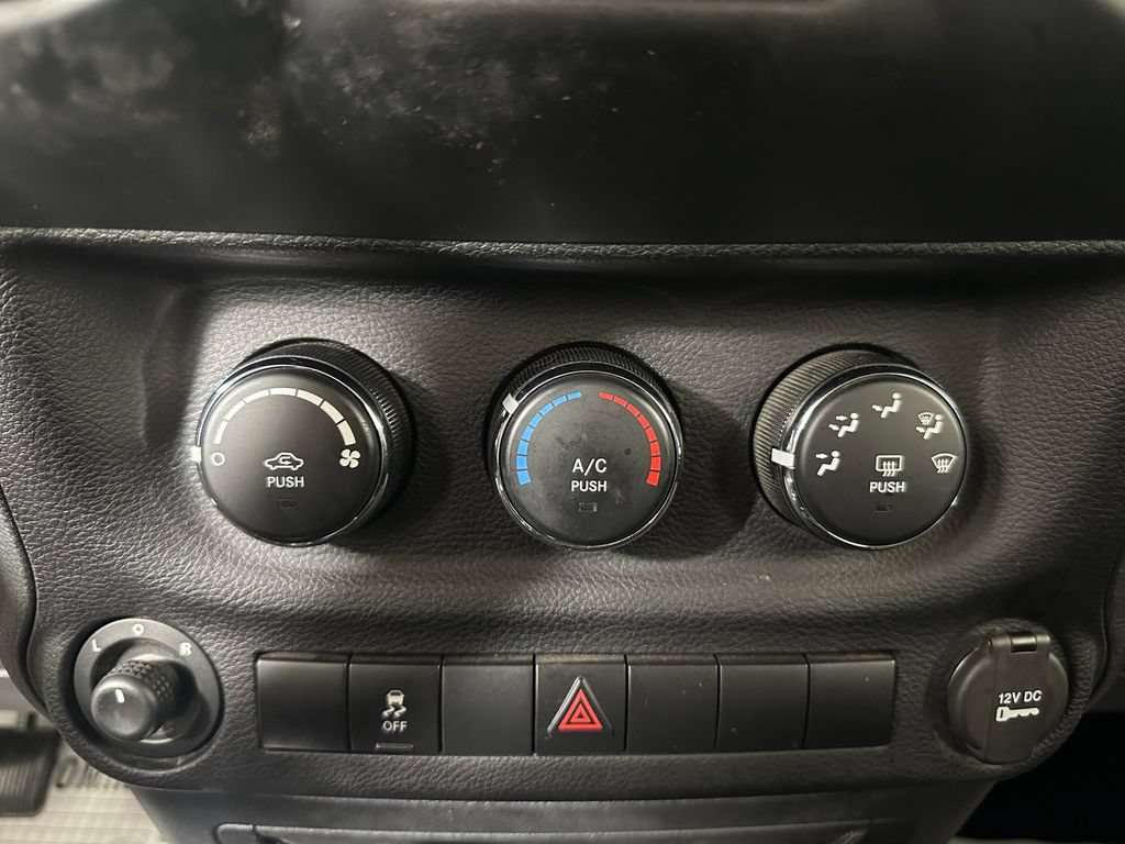 Used 2013 Jeep Wrangler Unlimited Sport AWD/4WD image 27
