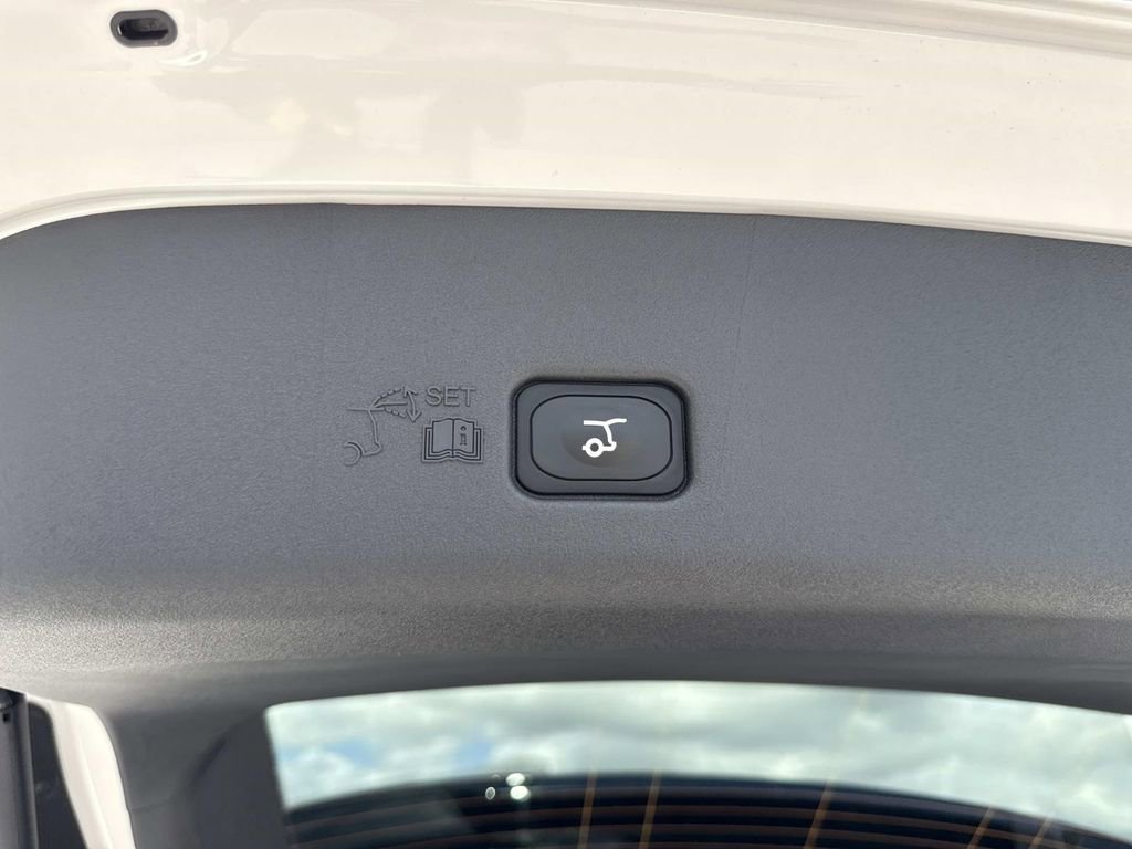 New 2026 Lincoln Nautilus Reserve w/ Jet Appearance Package AWD/4WD image 12