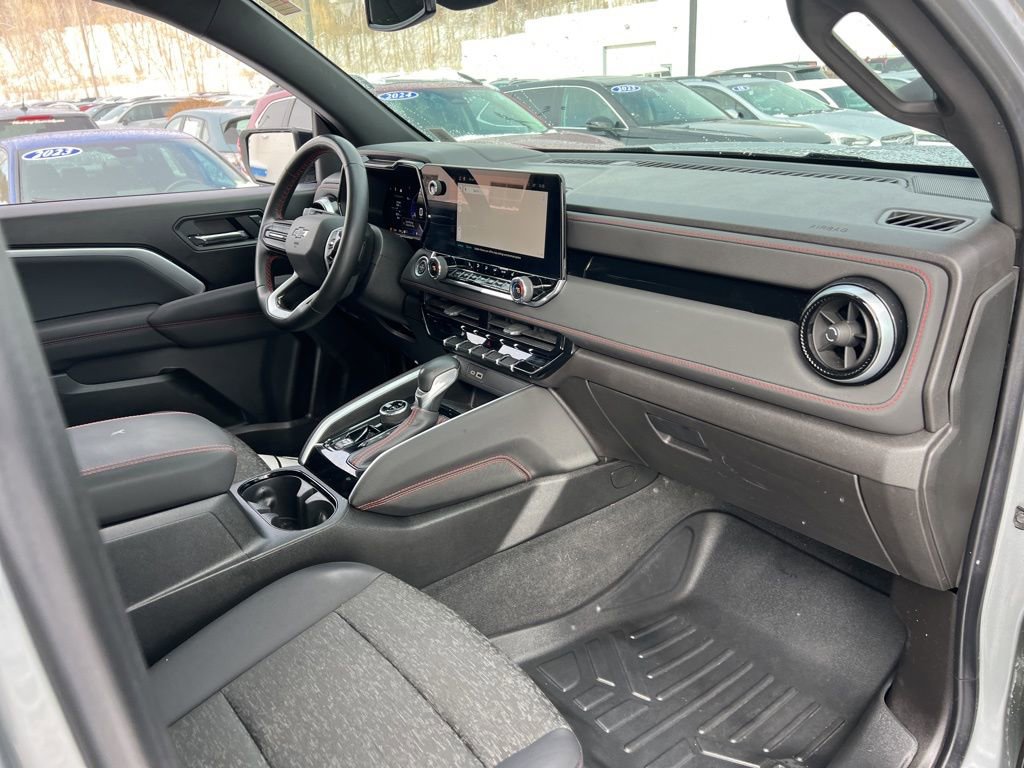 Used 2024 Chevrolet Colorado Z71 w/ Z71 Convenience Package 2 image 27