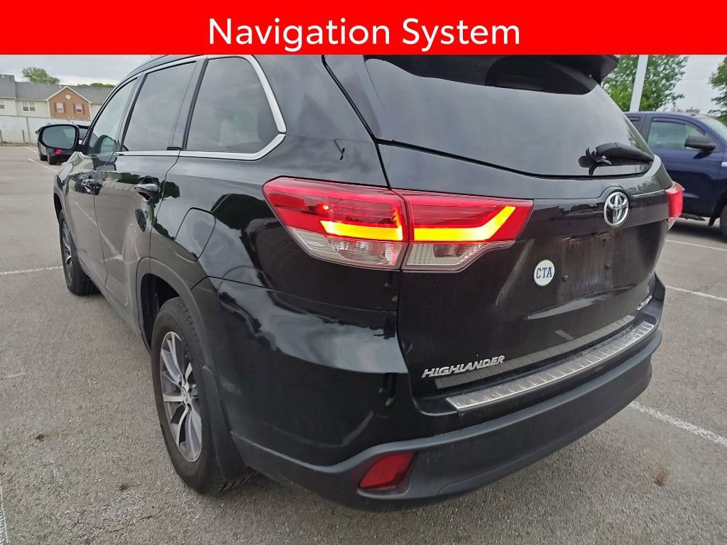 Used 2017 Toyota Highlander XLE AWD/4WD image 4