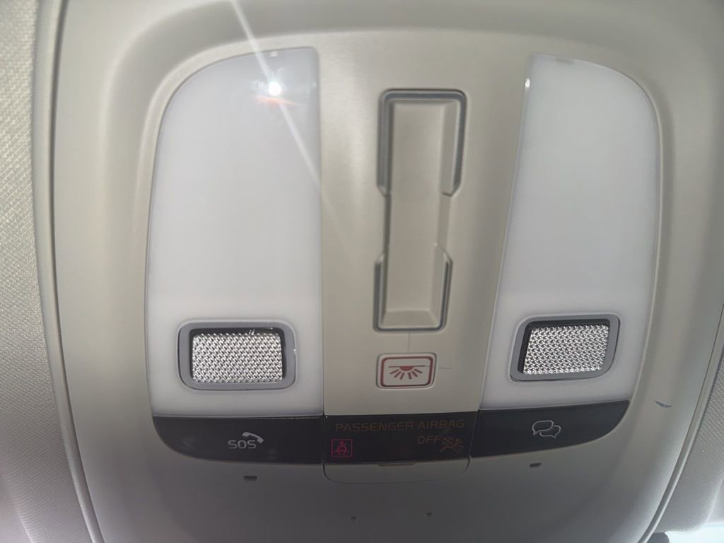 Certified 2023 Volvo XC60 B5 Plus w/ Climate Package image 22