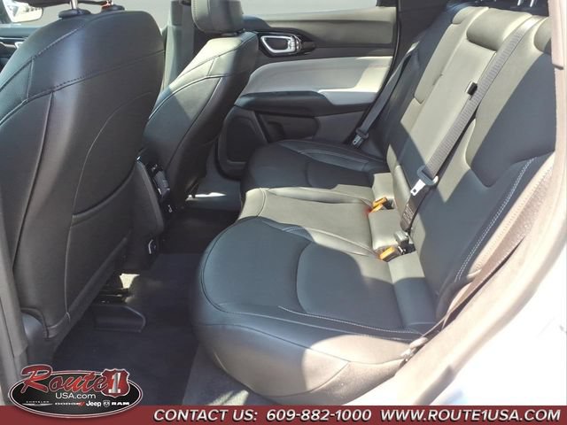 Used 2025 Jeep Compass Limited w/ Elite Group AWD/4WD image 13