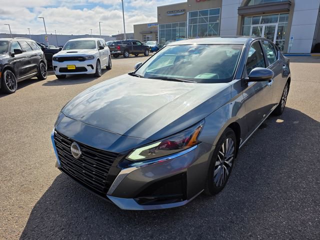Used 2023 Nissan Altima 2.5 SV image 2