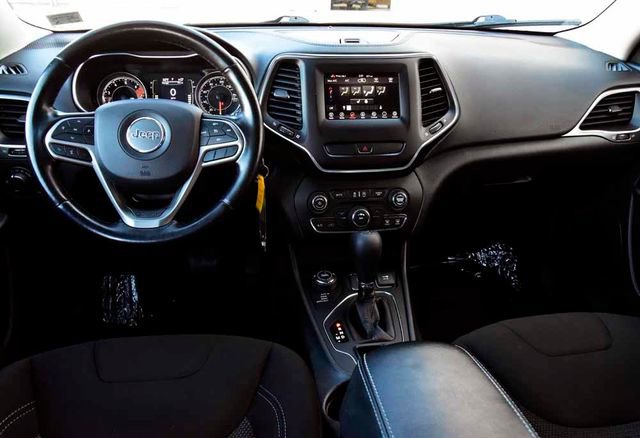 Used 2020 Jeep Cherokee Latitude w/ Cold Weather Group image 15