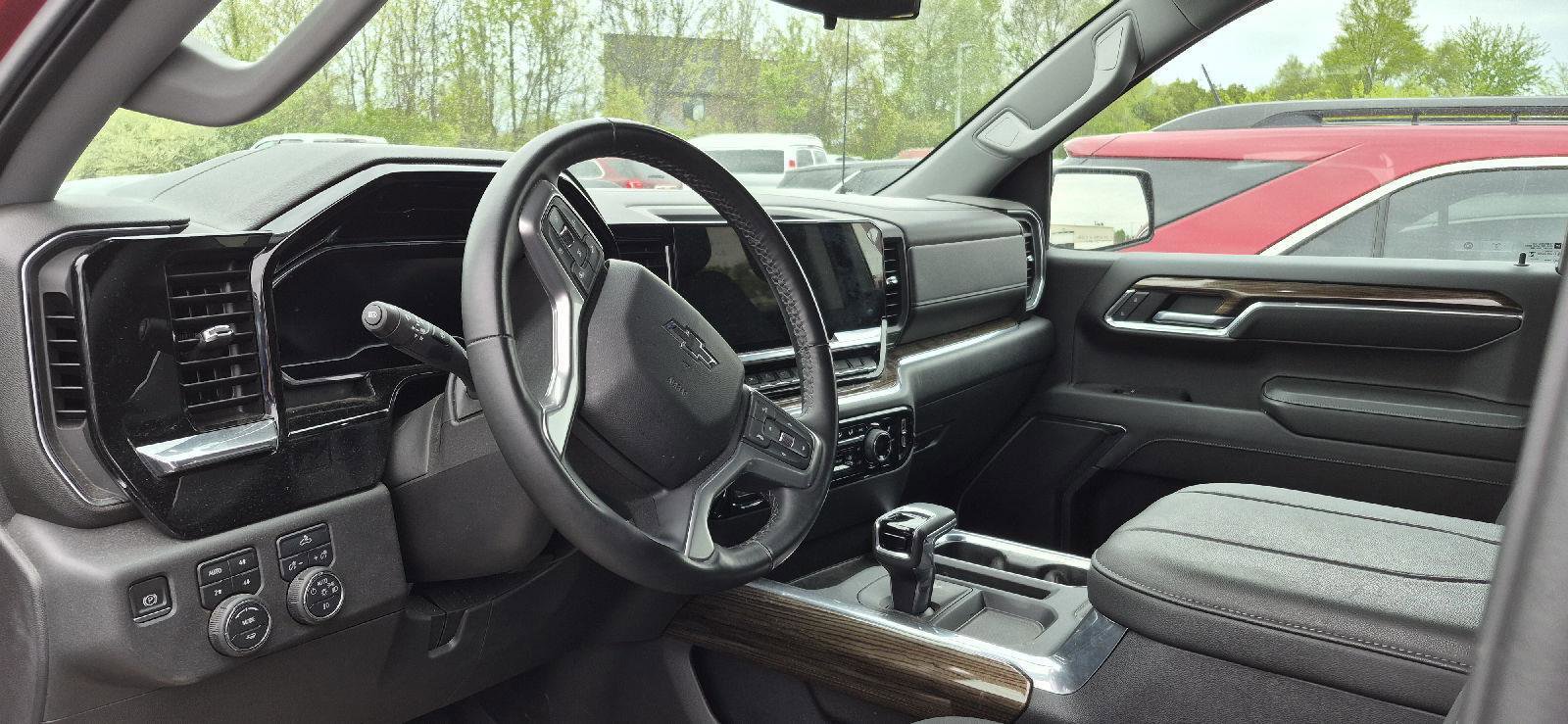 Used 2023 Chevrolet Silverado 1500 LT Trail Boss w/ Protection Package AWD/4WD image 8