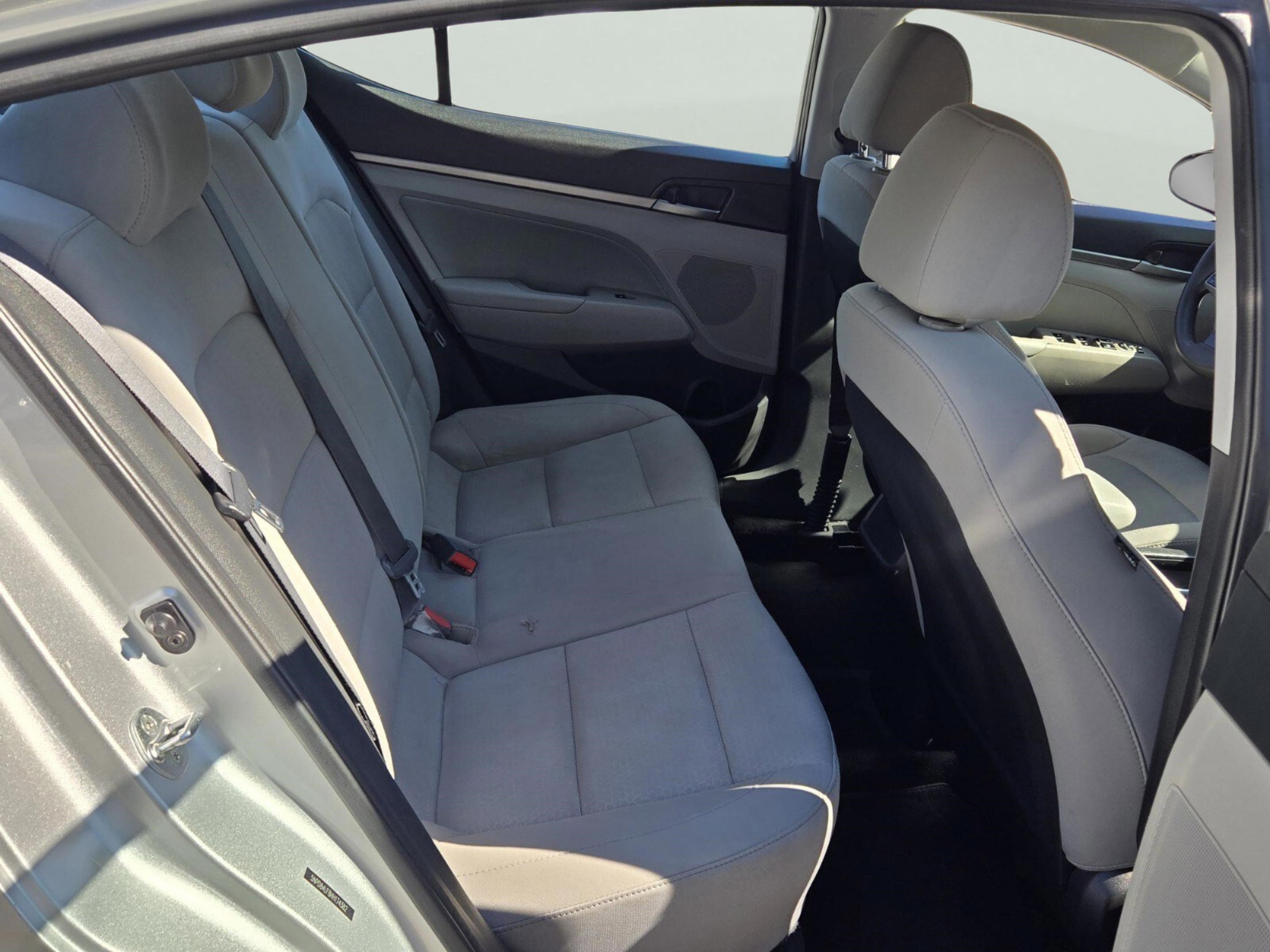 Used 2017 Hyundai Elantra SE image 20