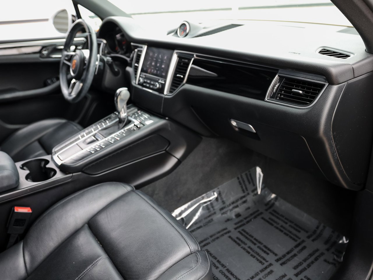 Certified 2018 Porsche Macan image 28