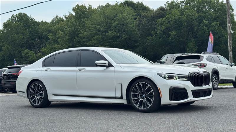 Used 2022 BMW 740i w/ M Sport Package RWD image 5