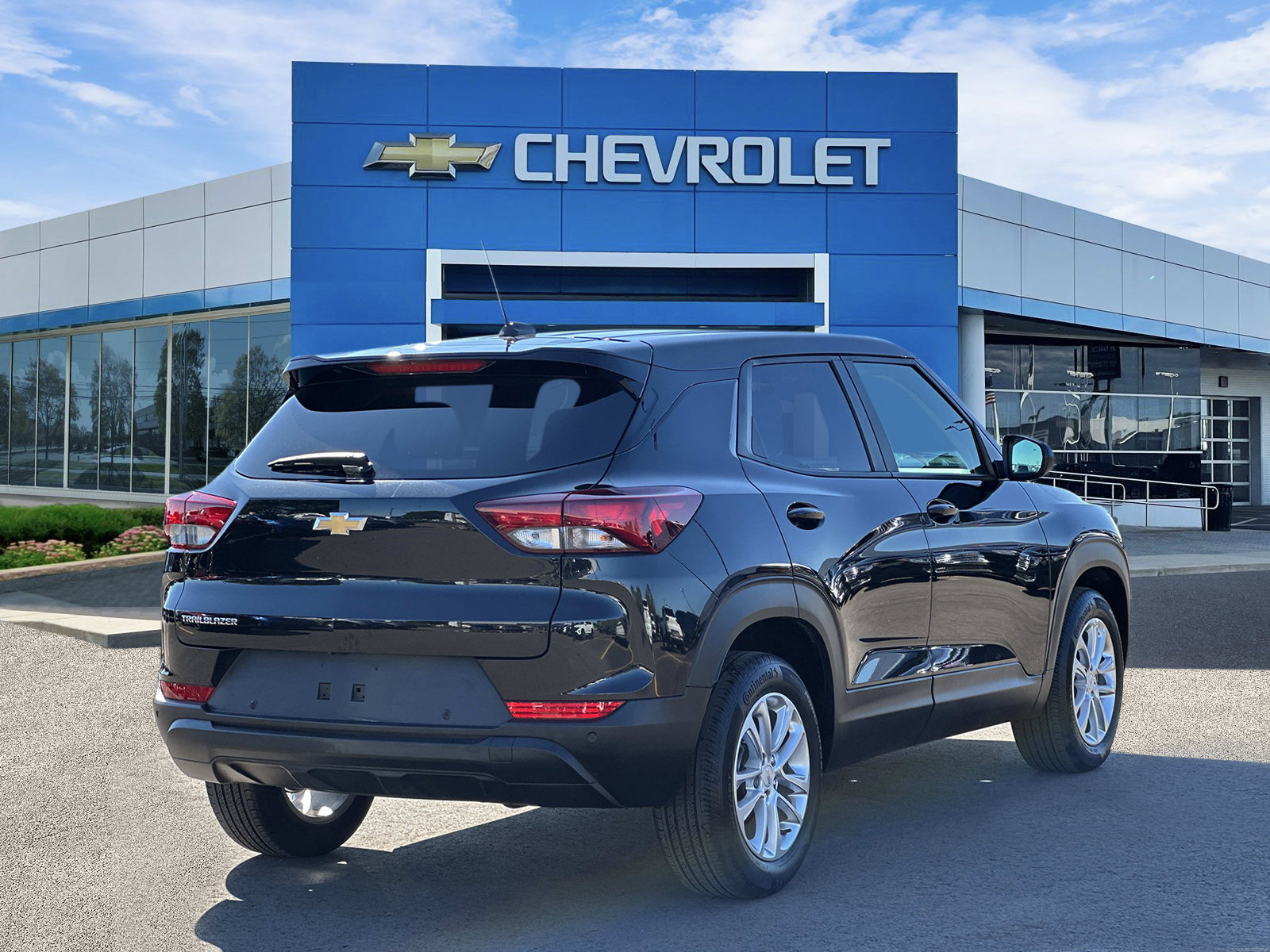 Certified 2024 Chevrolet TrailBlazer LS w/ LS Convenience Package FWD image 3
