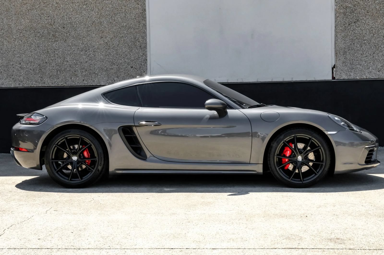 Used 2019 Porsche 718 Cayman S RWD image 8
