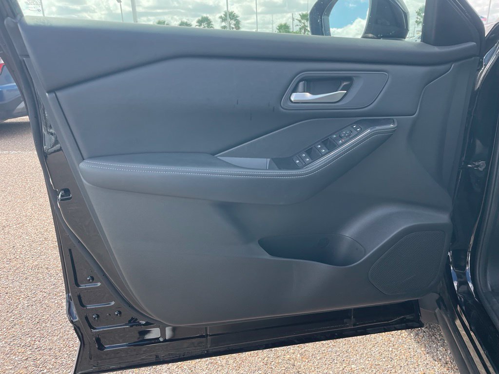 Certified 2026 Nissan Rogue SV FWD image 12