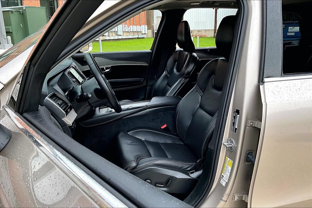 Certified 2024 Volvo XC90 T8 Ultimate w/ Protection Package Premier AWD/4WD image 31