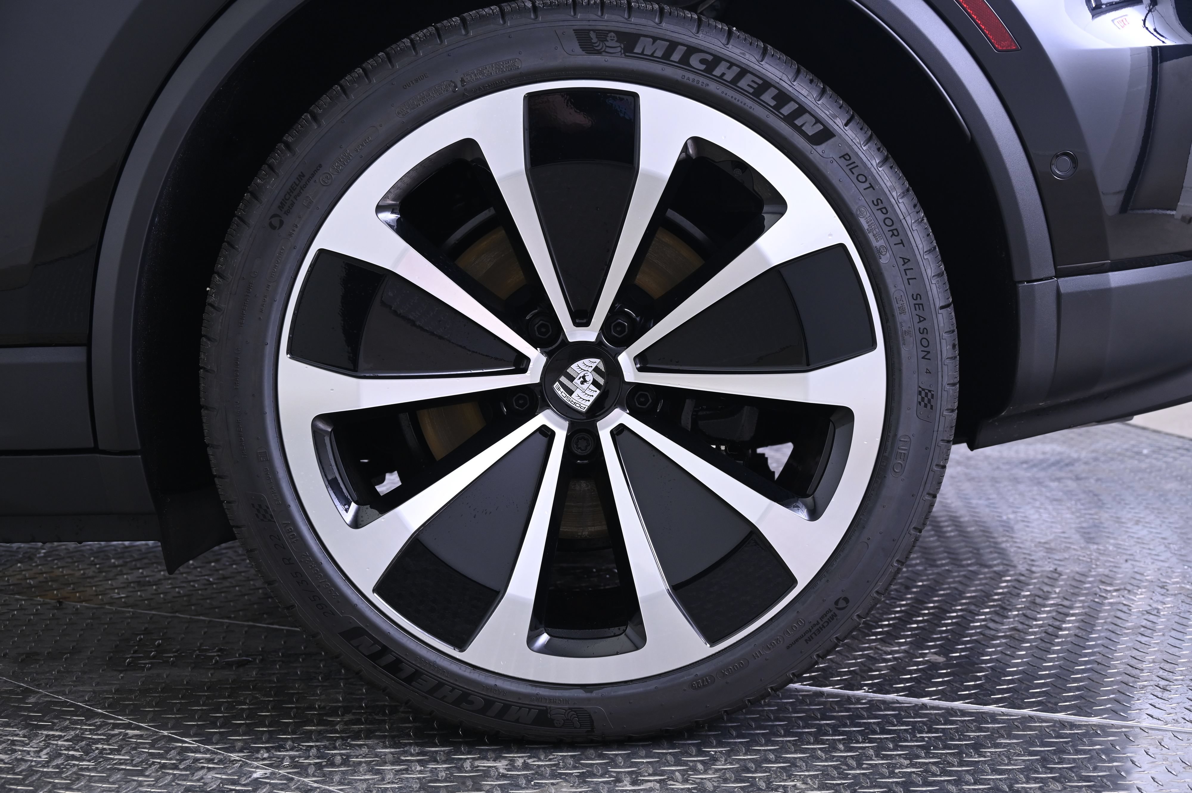 Certified 2025 Porsche Macan 4 Electric AWD/4WD image 12