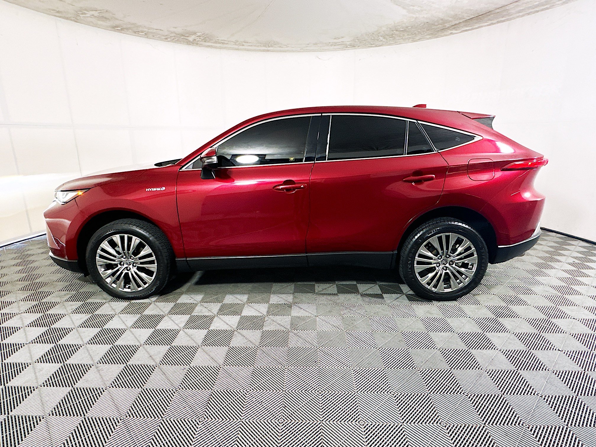 Used 2021 Toyota Venza Limited AWD/4WD image 6