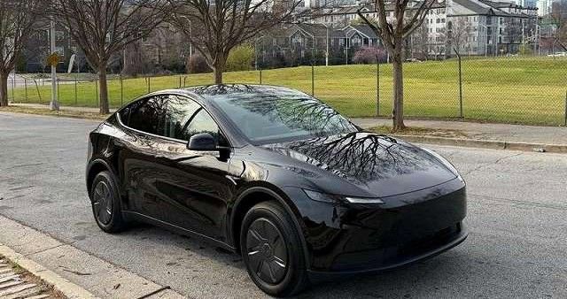 Used 2026 Tesla Model Y 2WD image 1