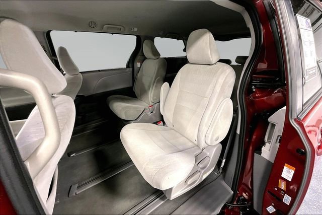 Used 2020 Toyota Sienna LE AWD/4WD image 21