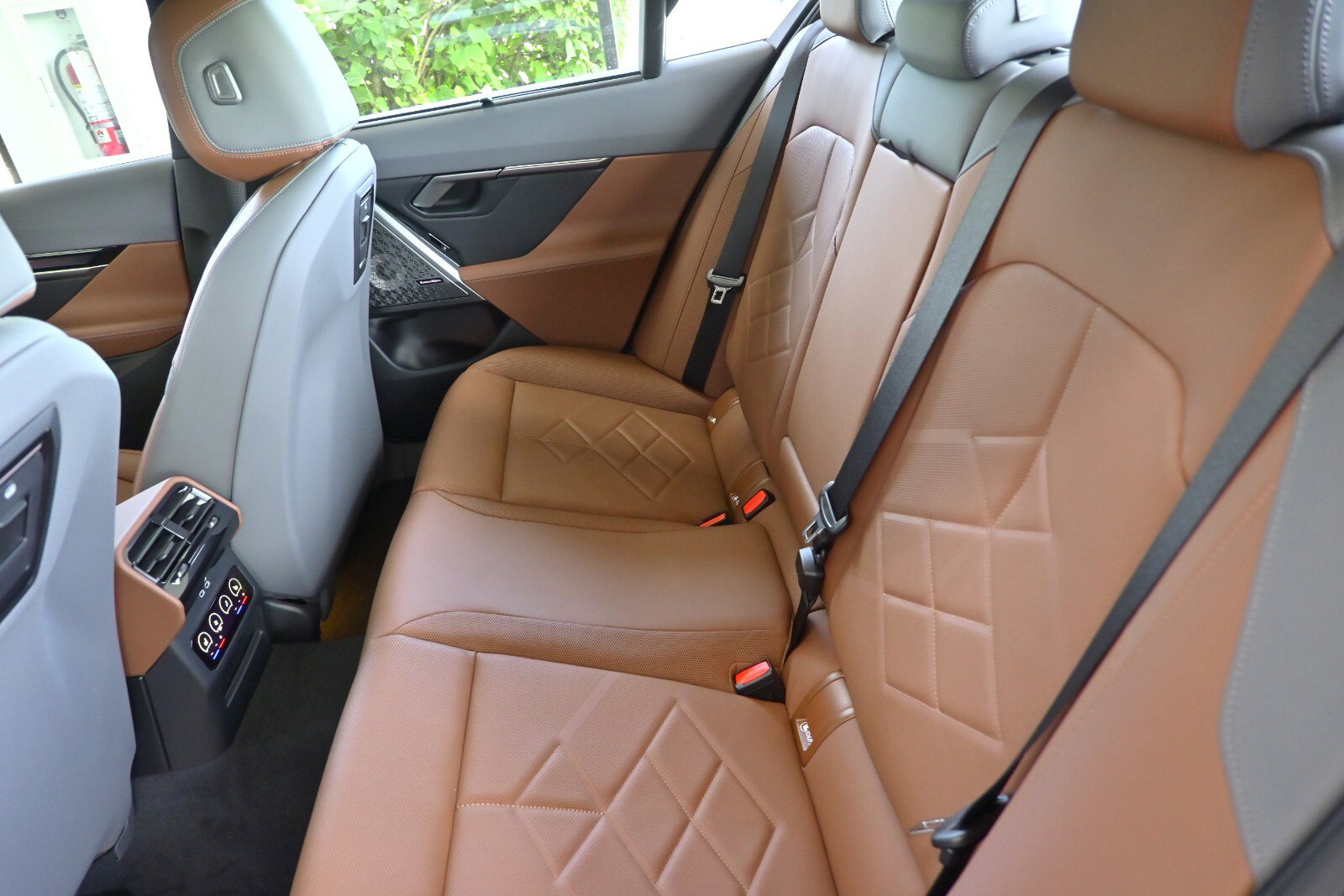New 2026 BMW 550e xDrive w/ Executive Package image 12