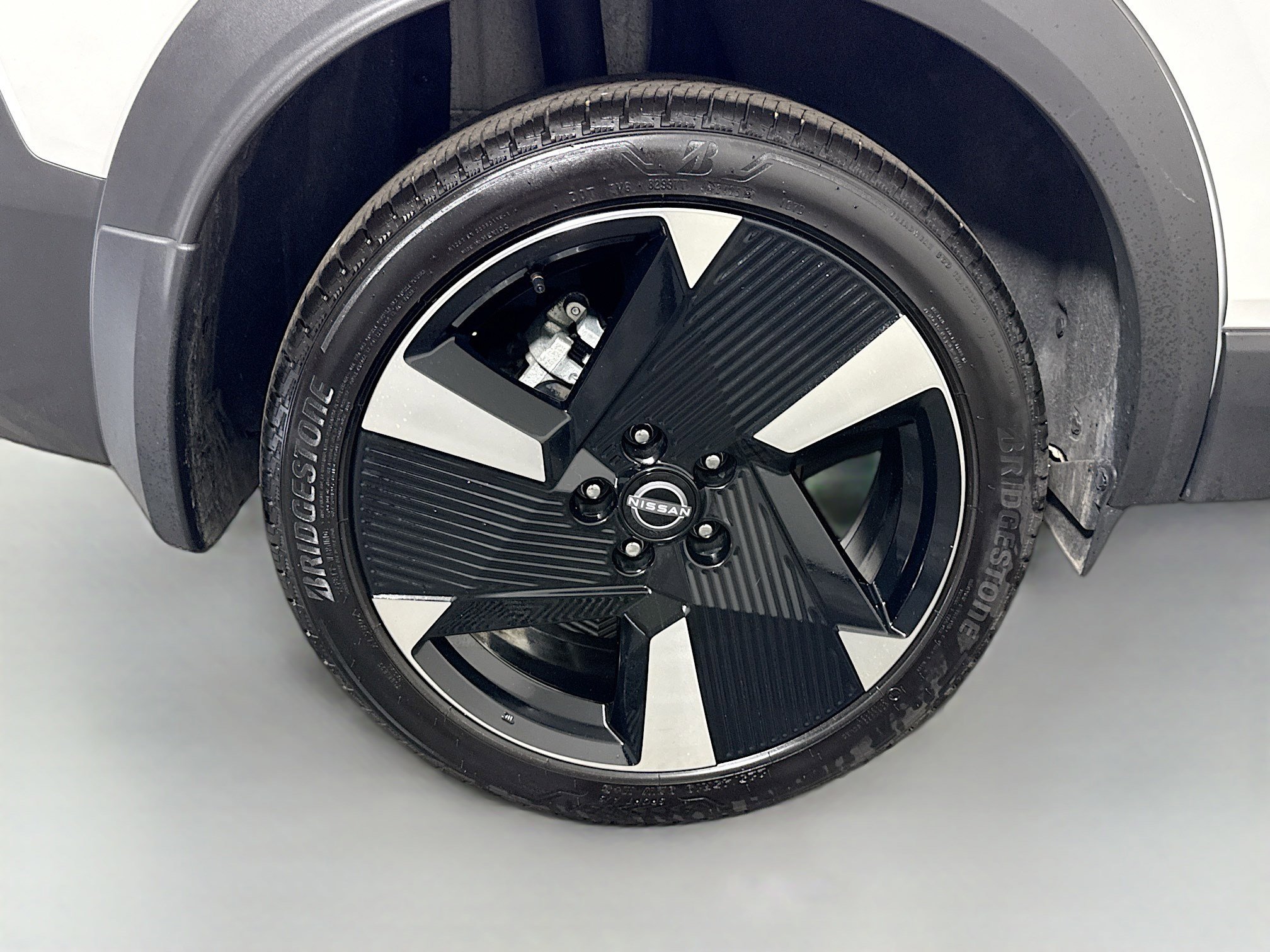 Used 2026 Nissan Kicks SR w/ SR Premium Package FWD image 33