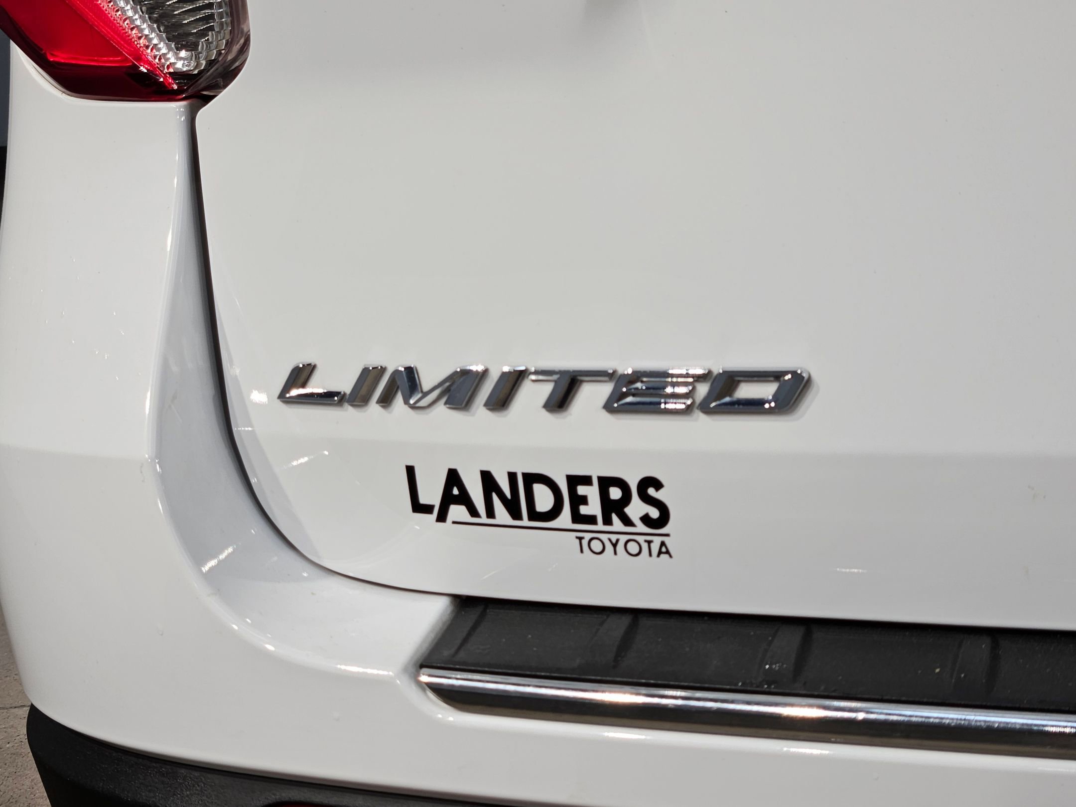 Used 2023 Ford Explorer Limited AWD/4WD image 39