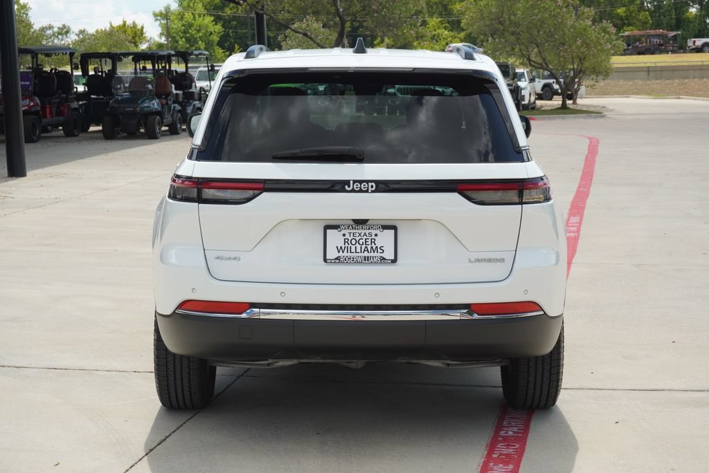 Used 2025 Jeep Grand Cherokee Laredo AWD/4WD image 4